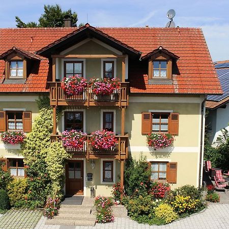 Gaeste-Haus Roesch Wiesent Ngoại thất bức ảnh